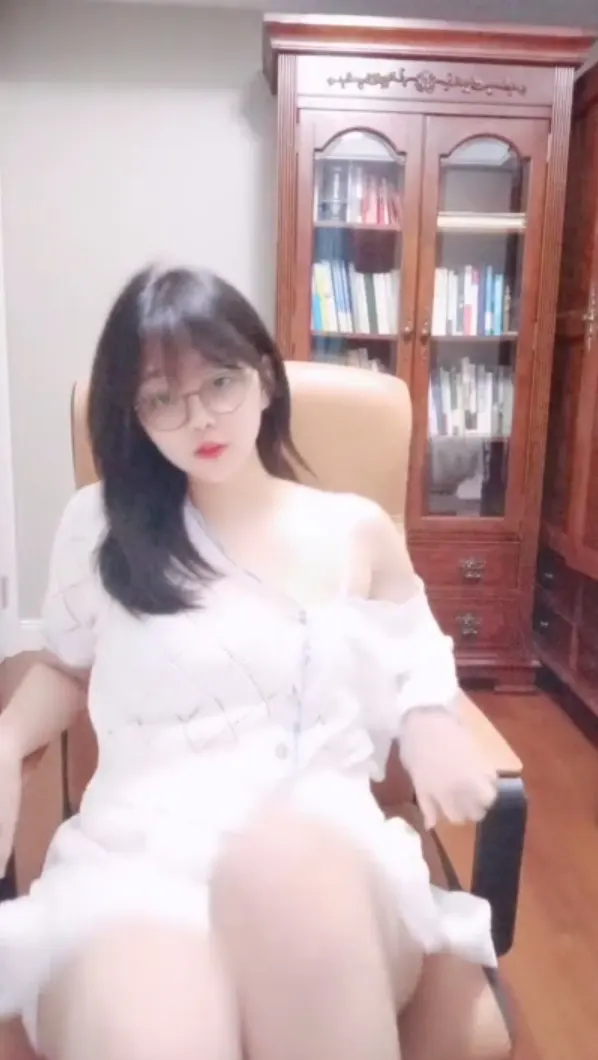 舞蹈生桃子直播合集[80V-56GB]