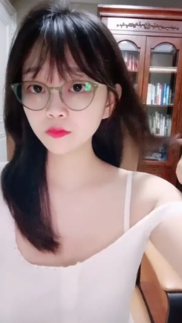 舞蹈生桃子直播合集[80V-56GB]