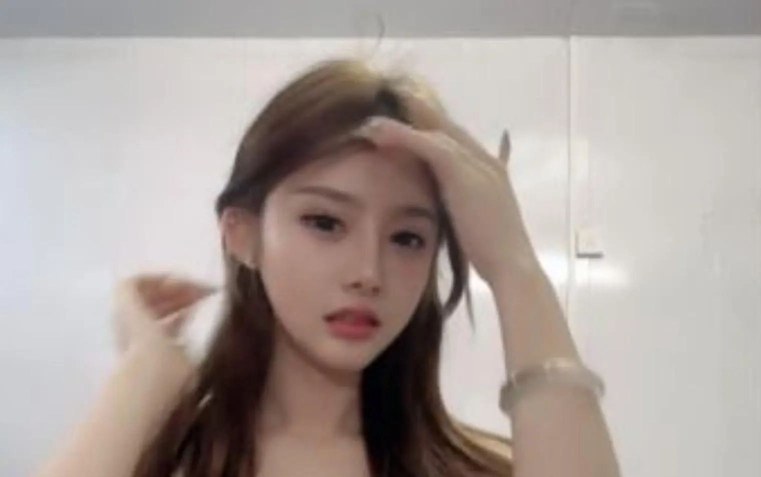 最美纹身妹 07年小妹妹 神仙颜值大长腿合集[130V-105GB]