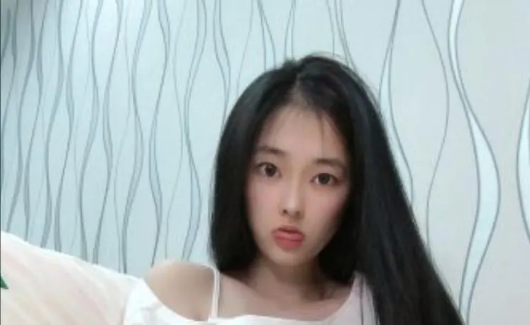 高颜值可爱美少女福利姬 芋喵喵 合集[27V-11GB]