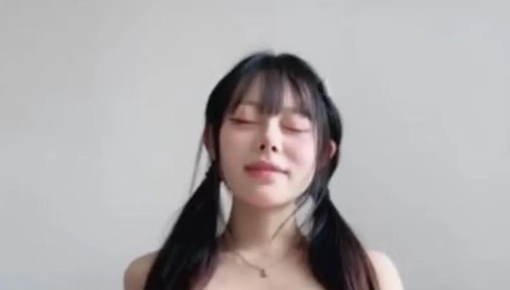 双马尾娇小萝莉小童 极品身材 [33V-26GB]