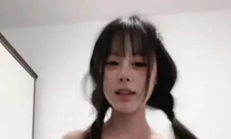 双马尾娇小萝莉小童 极品身材 [33V-26GB]