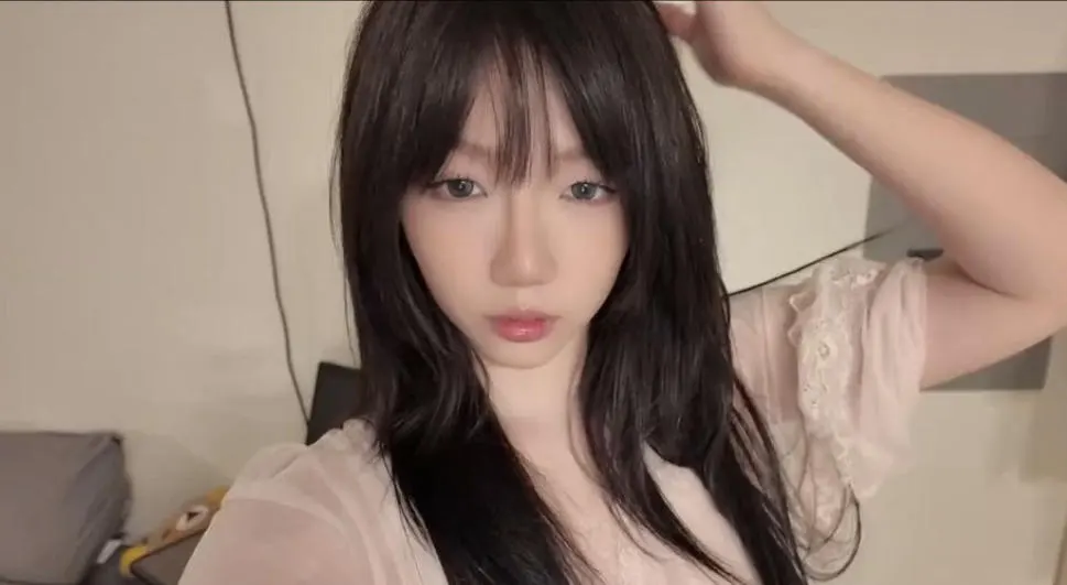 Onlyfans超绝美纯欲福利姬 aryminh 私拍合集 [67V-10.3GB]