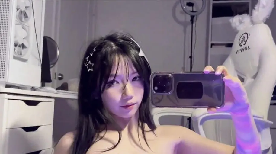 Onlyfans超绝美纯欲福利姬 aryminh 私拍合集 [67V-10.3GB]