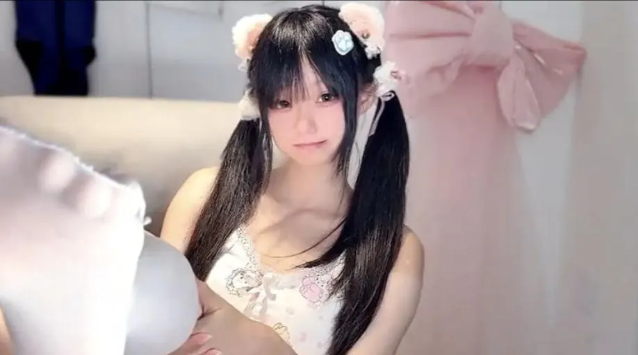 XiaoxiaBaby 高颜值校花女神直播ZW喷水[21V-9.2GB]