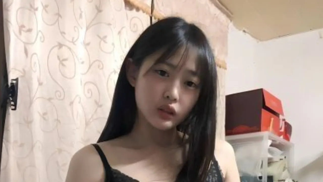 外网大神忽悠小美女脱光zw 合集[383V-35GB]