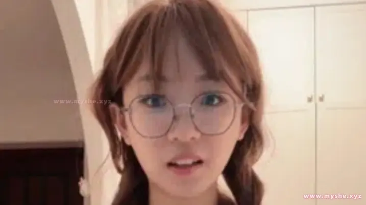 精品粉宝宝 8月24-9月4 甜美清纯眼镜学妹热舞 [21V-9.5G]